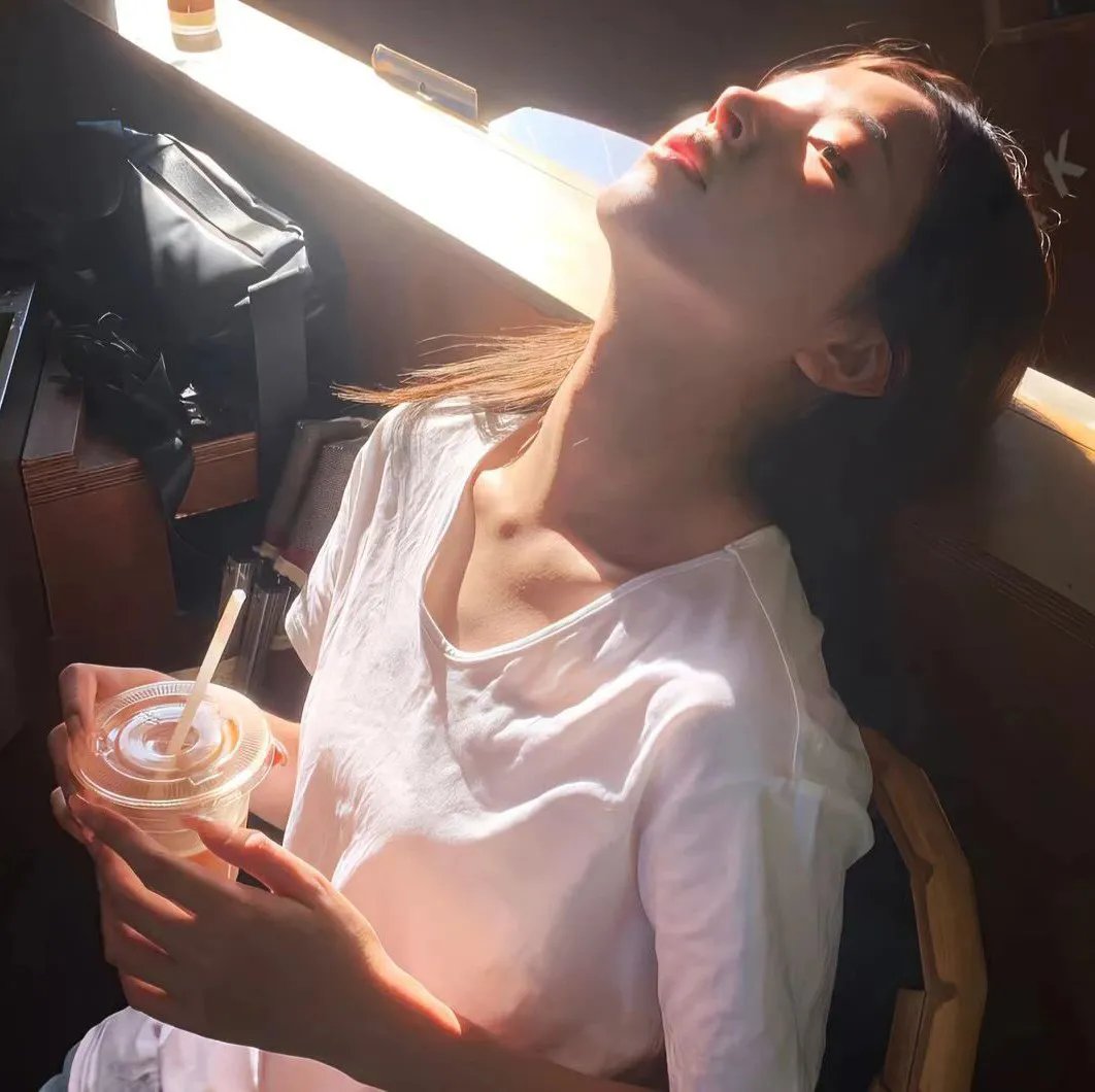 离婚后，我被三个高富帅哥哥团宠了